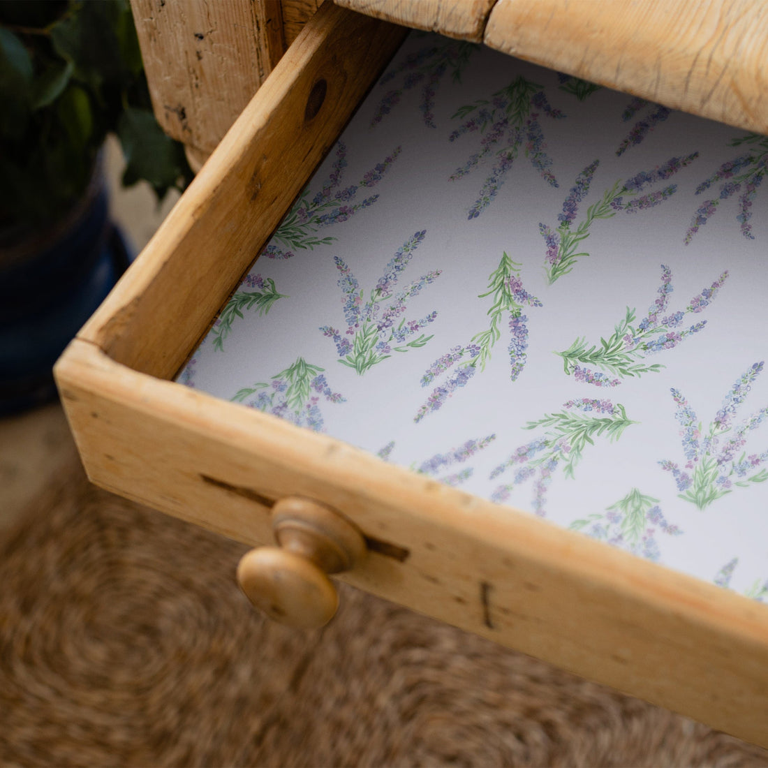 THE MASTER HERBALIST Scented Drawer Liners Lavender SUFFOLK LAVENDER SCENTED Drawer Liners in a Floral Design