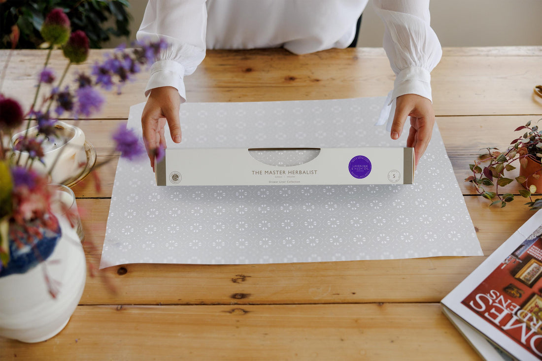 THE MASTER HERBALIST Scented Drawer Liners Lavender & Neem Oil LAVENDER & NEEM OIL Scented Drawer Liners in SOFT GREY