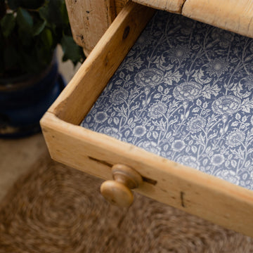 THE MASTER HERBALIST Scented Drawer Liners Lavender LAVENDER SCENTED Drawer Liners in BLUE William Morris Design