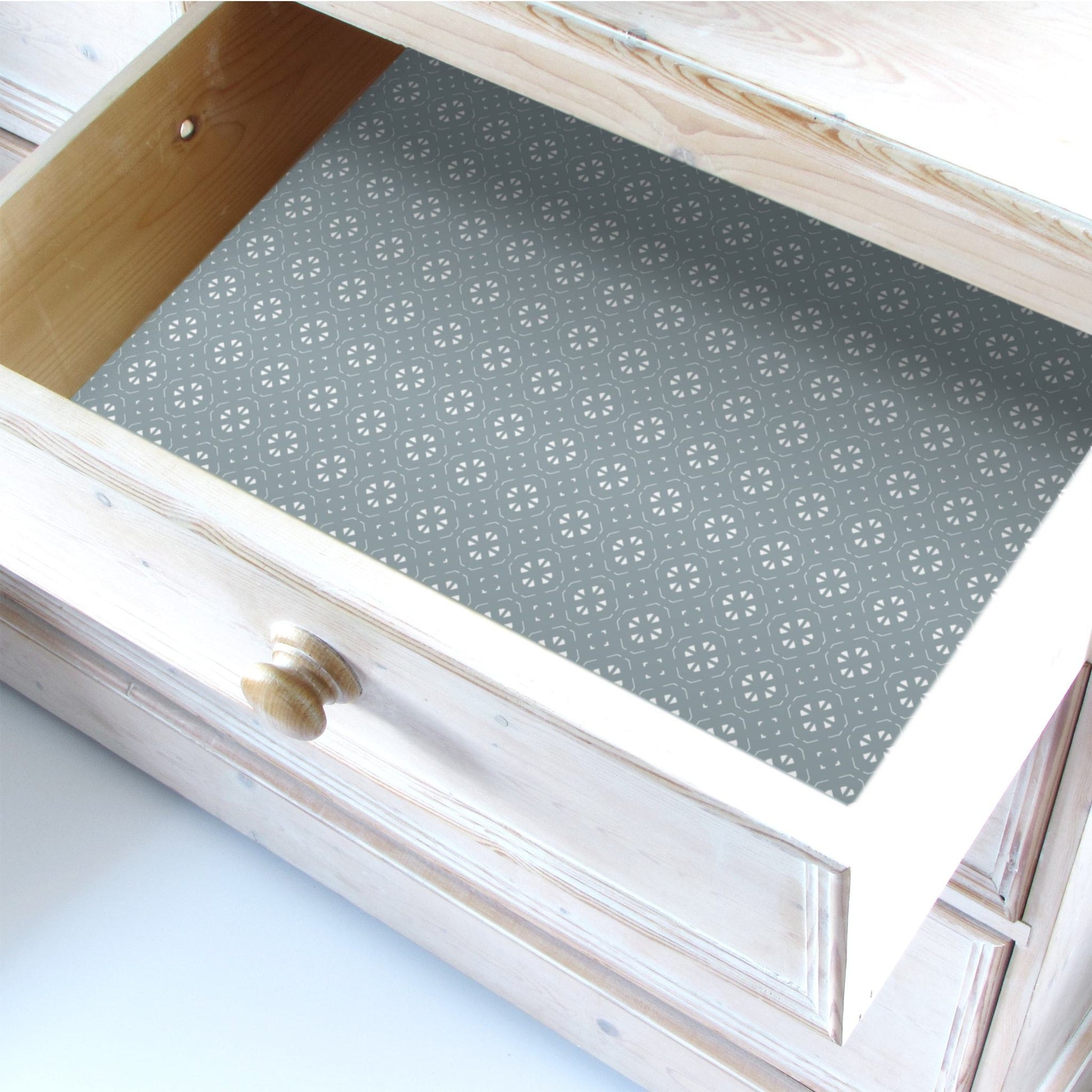 THE MASTER HERBALIST Scented Drawer Liners Fresh Linen FRESH LINEN Scented Drawer Liners in a DUSK BLUE